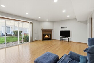 1297 Woodlake Dr in Carol Stream, IL - Building Photo - Building Photo