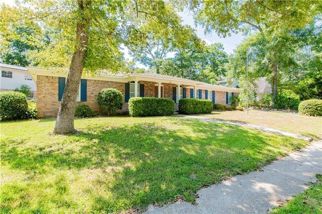 2704 Woodcliff Dr E in Mobile, AL - Building Photo - Building Photo