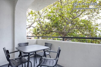 960 N Alfred St in Los Angeles, CA - Building Photo - Building Photo
