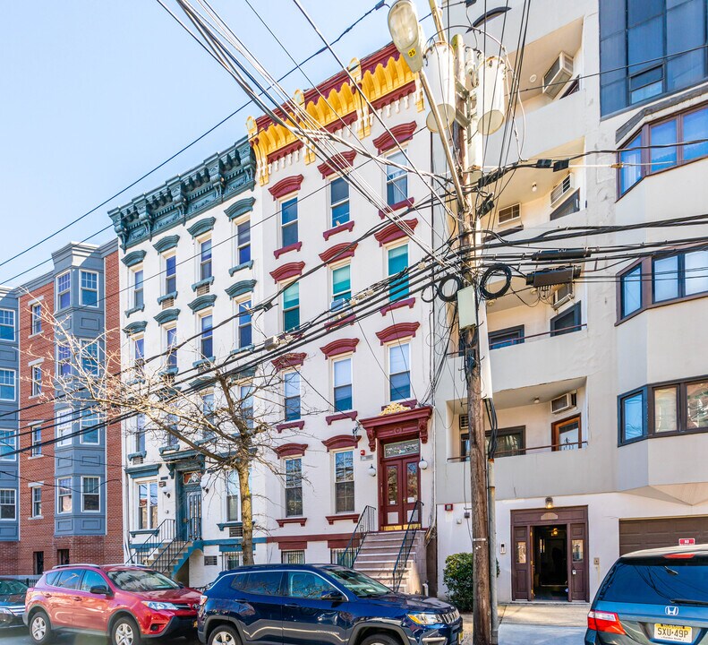 77 Garden St in Hoboken, NJ - Building Photo