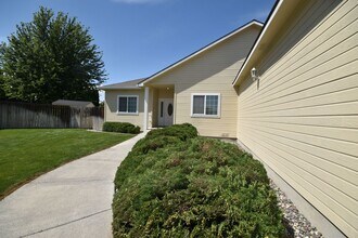 2708 S Zillah Ct in Kennewick, WA - Building Photo - Building Photo