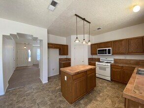 7412 Carbondale Ct NW in Albuquerque, NM - Building Photo - Building Photo