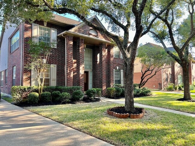 2339 Plantation Bend Dr in Sugar Land, TX - Building Photo - Building Photo