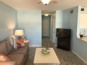 335 Causeway N in New Smyrna Beach, FL - Building Photo - Building Photo