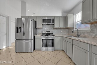 12077 Castle Keep Cir in El Paso, TX - Building Photo - Building Photo