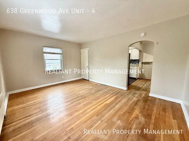 638 Greenwood Ave in Cincinnati, OH - Foto de edificio - Building Photo