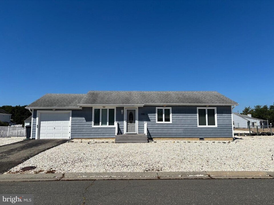 156 Rodman Dr in Stafford Township, NJ - Building Photo
