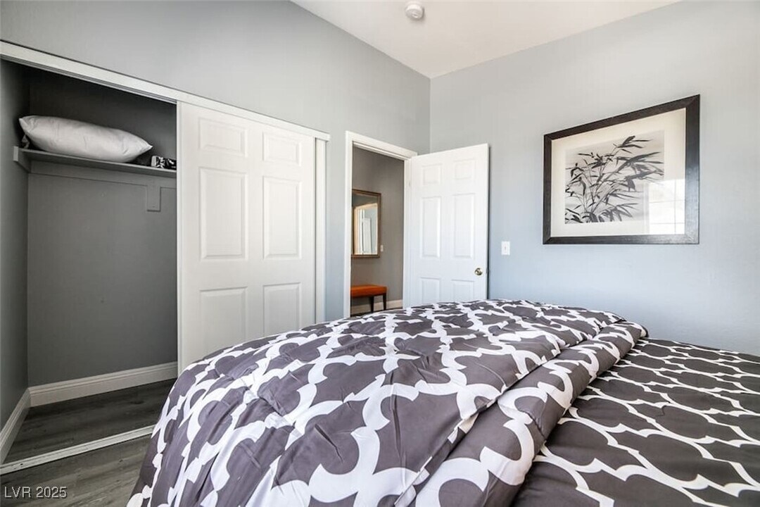 3833 Via Lucia Dr in Las Vegas, NV - Building Photo