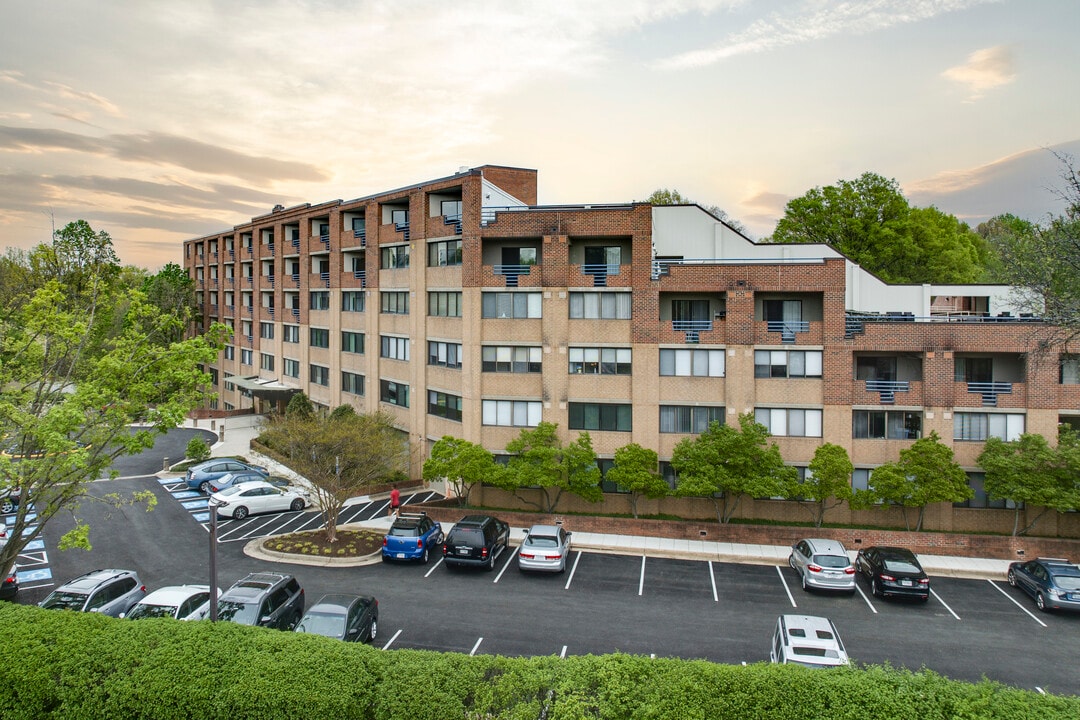 Thoreau Place Condominiums in Reston, VA - Building Photo