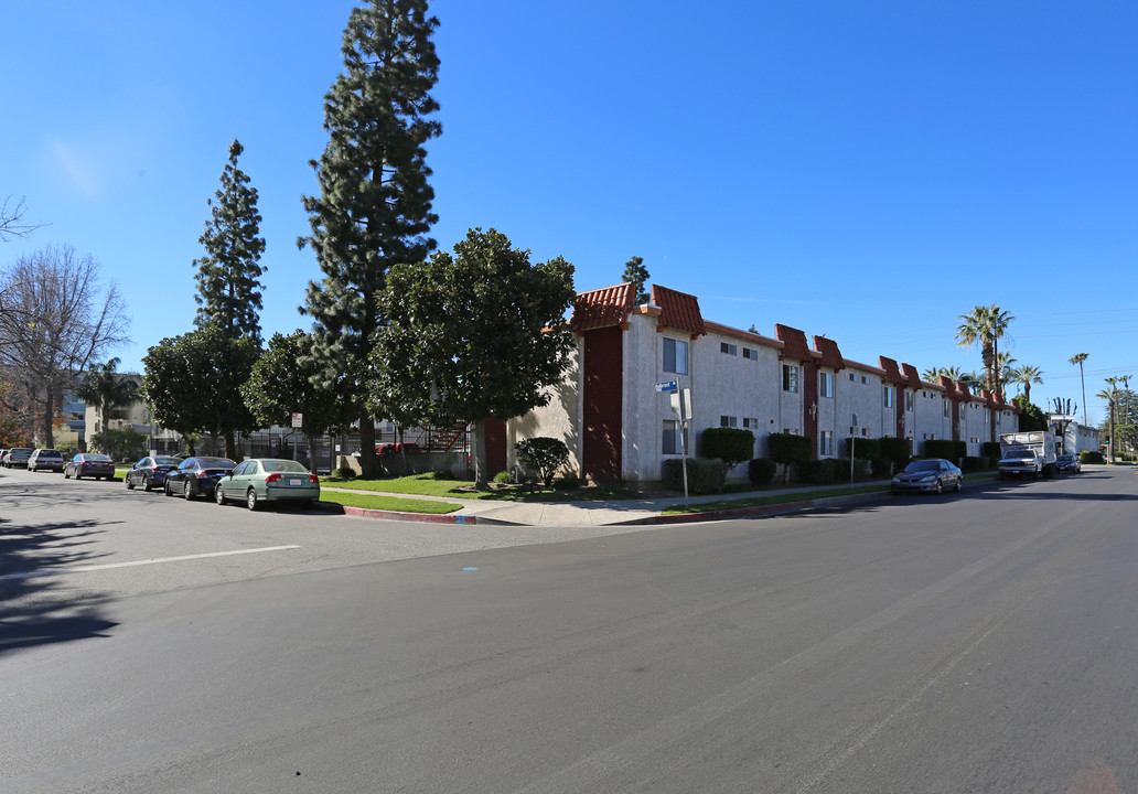 Vose Manor in Van Nuys, CA - Building Photo