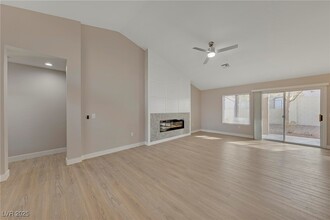 8705 Prairie Hill Dr in Las Vegas, NV - Building Photo - Building Photo