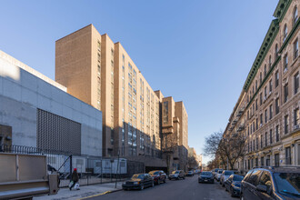 Cathedral Parkway Towers in New York, NY - Foto de edificio - Building Photo