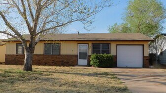 5411 24th St in Lubbock, TX - Building Photo