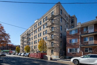 148-09 Northern Blvd in Flushing, NY - Foto de edificio - Building Photo