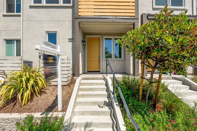 1976 Tarob Ct in Milpitas, CA - Building Photo - Building Photo