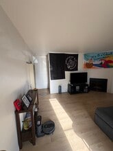 745 Newport Ave, Unit 1 in Long Beach, CA - Building Photo - Building Photo