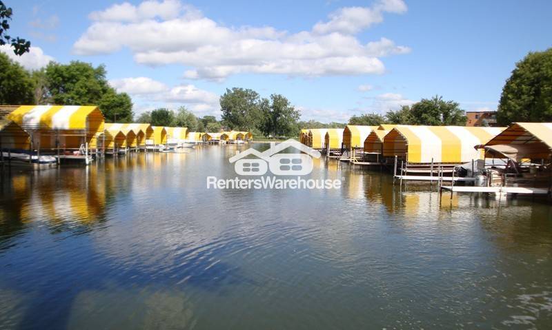 5440 3 Points Blvd in Mound, MN - Building Photo