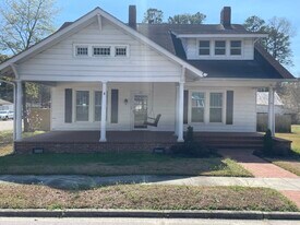 301 W Hamlet St in Pinetops, NC - Building Photo