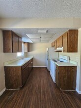 221 Northwest Jefferson Cir N in St. Petersburg, FL - Building Photo - Building Photo