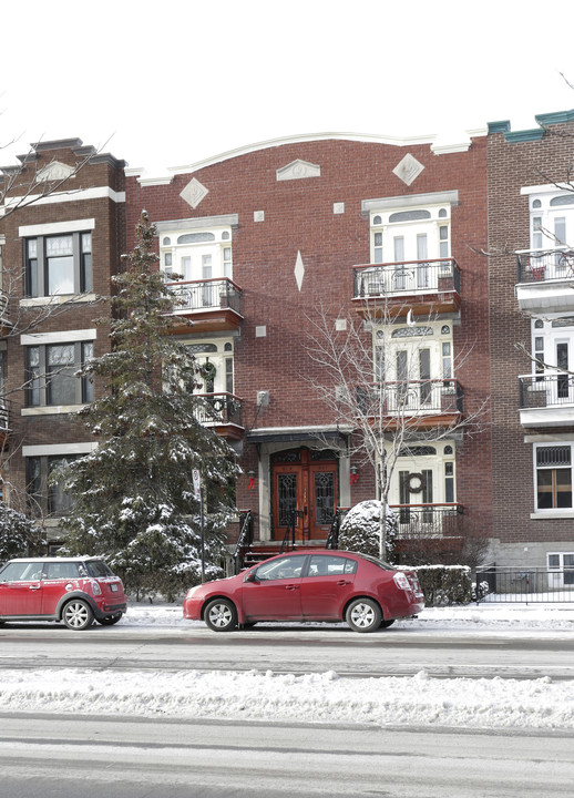 819-821 St-Joseph Blvd in Montréal, QC - Building Photo