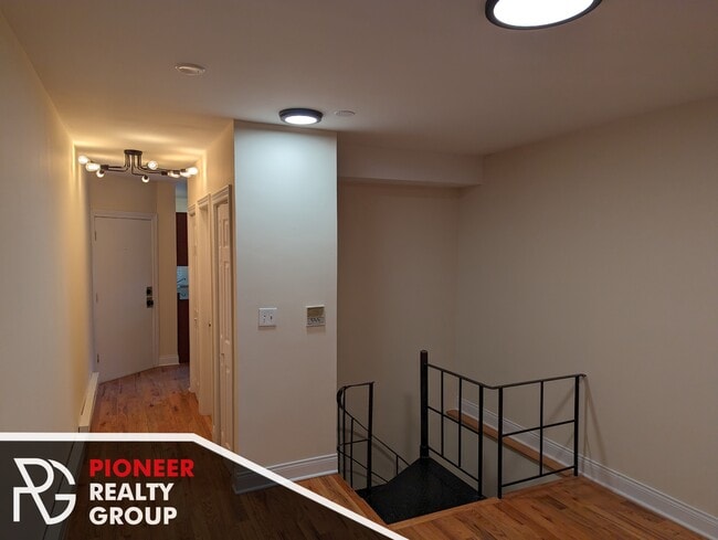 813 W Cornelia Ave, Unit 819-109 in Chicago, IL - Building Photo - Building Photo