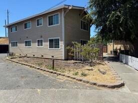 2225 Hillsborough Ct in Concord, CA - Building Photo