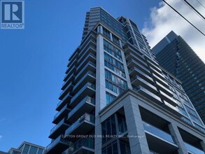 2121-2121 Lake Shore Blvd W in Toronto, ON - Building Photo - Building Photo