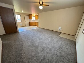 402-402.5-4025 W 7th Ave in Kittitas, WA - Building Photo - Building Photo