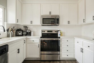1905 Waterford Rd in Sacramento, CA - Building Photo - Building Photo