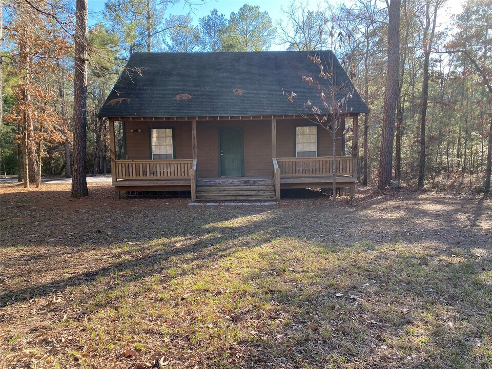 24501 Pine Oaks Ct in Huntsville, TX - Foto de edificio