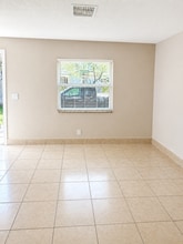 1420 Barton Rd, Unit 4 in Lake Worth Beach, FL - Foto de edificio - Building Photo