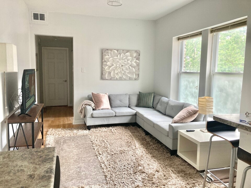 1626 W Farwell Ave, Unit 2f in Chicago, IL - Foto de edificio