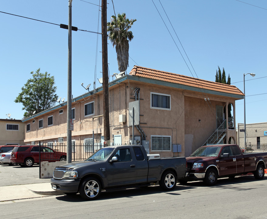 16208 Vanowen St in Van Nuys, CA - Building Photo