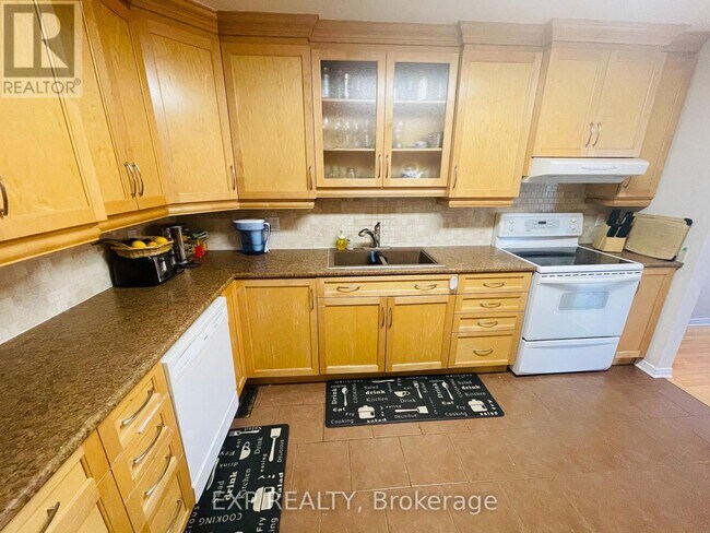 1834 Duclos Ave in Ottawa, ON - Building Photo - Building Photo