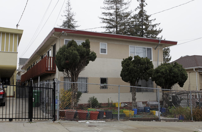 1346 E 24th St in Oakland, CA - Foto de edificio - Building Photo