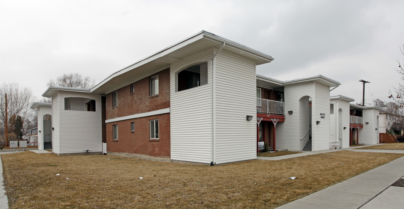 Majestic Manor Apartments in Salt Lake City, UT - Building Photo