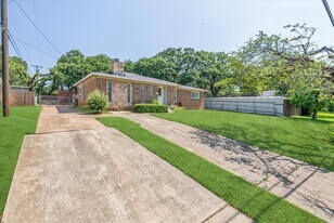 2513 Rodeo St in Fort Worth, TX - Building Photo