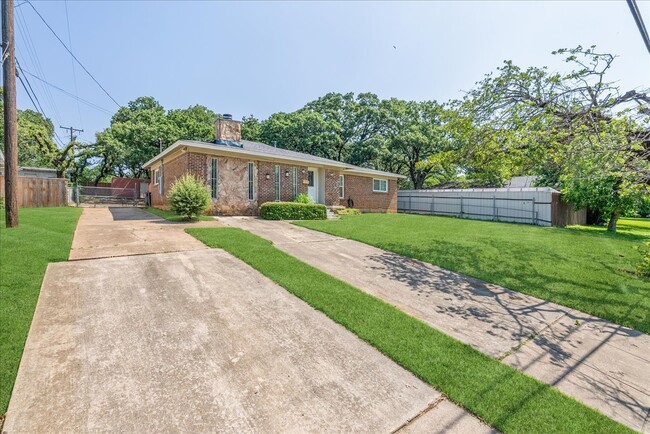 property at 2513 Rodeo St