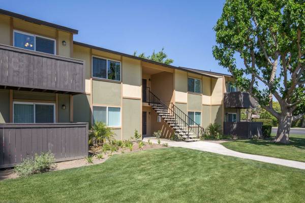 Santa Rosa in Bakersfield, CA - Foto de edificio - Building Photo