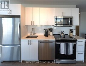 80 Bond St E in Oshawa, ON - Building Photo - Building Photo