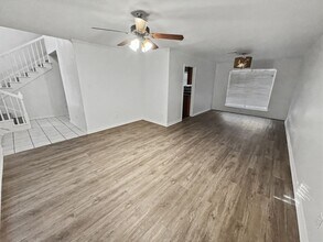 611 Mariposa Dr in Keller, TX - Foto de edificio - Building Photo