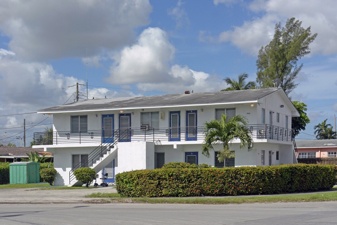 3000 NW 20th St in Miami, FL - Building Photo