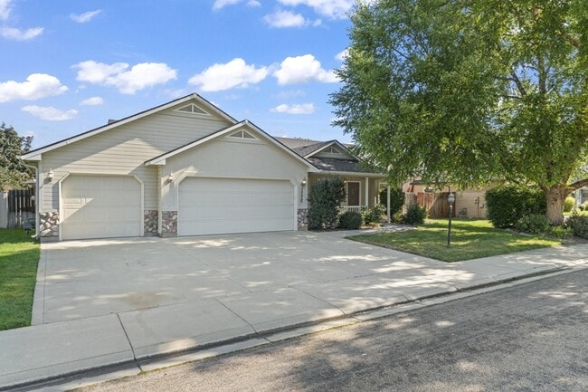 1770 W Bellagio Dr in Meridian, ID - Building Photo - Building Photo