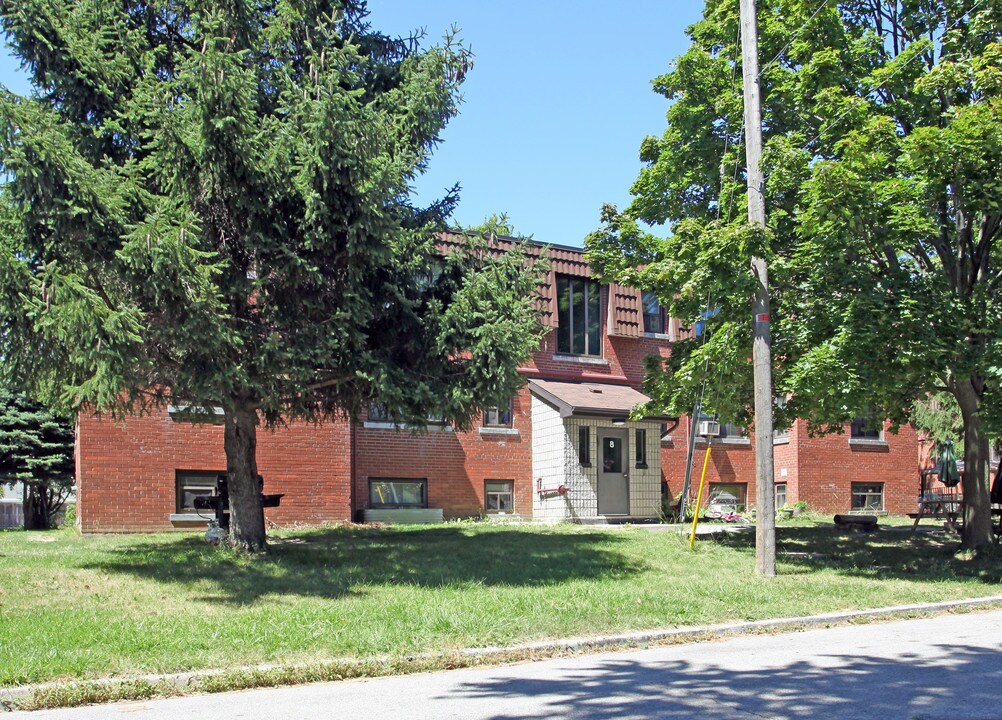 Cliffview Arms in Toronto, ON - Building Photo