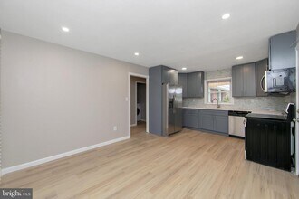 2 S Sunset Rd in Willingboro, NJ - Building Photo - Building Photo