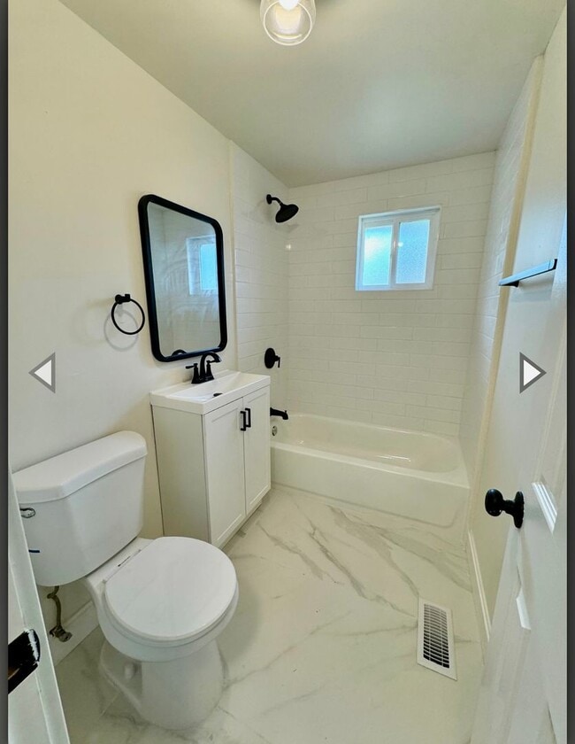 1860 Siskiyou St in Klamath Falls, OR - Building Photo - Building Photo