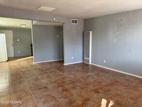 5737 E 24th St in Tucson, AZ - Building Photo - Building Photo