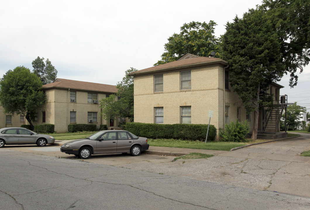 Quaker Place Apartments in Tulsa, OK - Building Photo