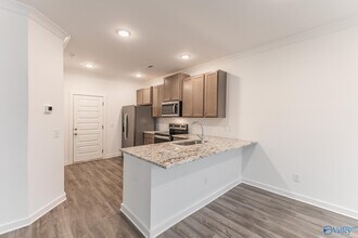 7502 Discovery Pt Dr NW in Huntsville, AL - Building Photo - Building Photo