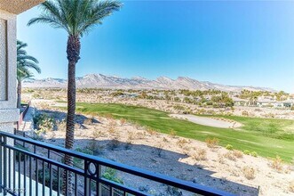 9216 Tesoras Dr, Unit 202 in Las Vegas, NV - Building Photo - Building Photo